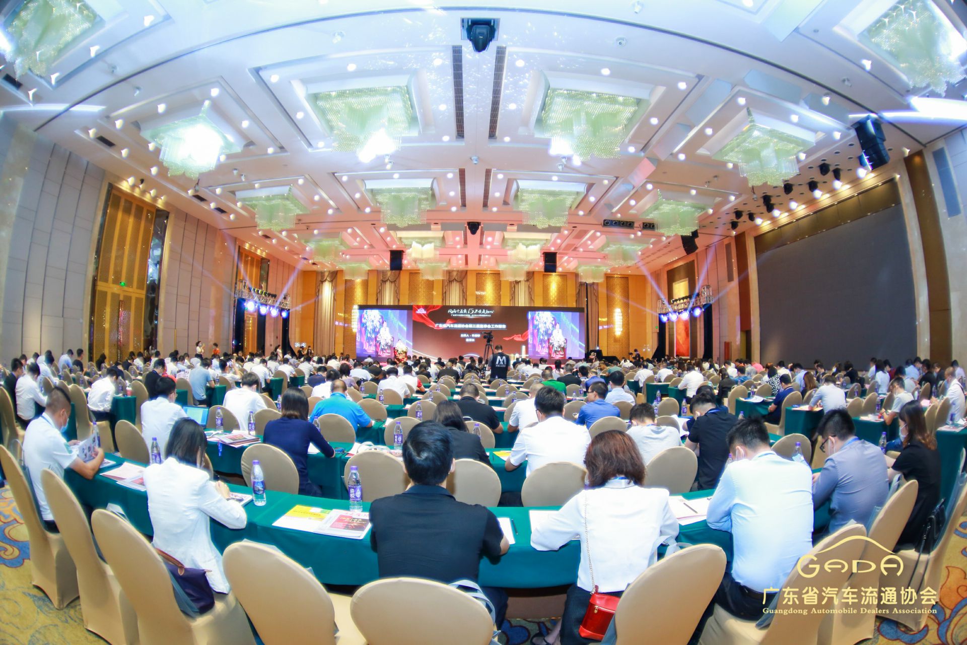 喜报丨乐竞体育平台官方网站-乐竞体育(中国)“包揽”省汽车流通行业颁奖礼53项大奖(图1)