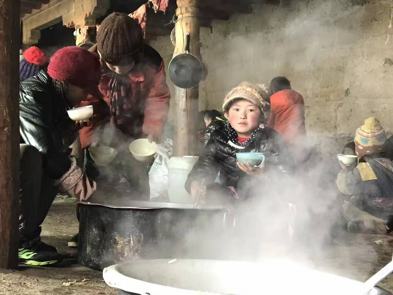 乐竞体育平台官方网站-乐竞体育(中国)公益回顾丨家国同欢月同圆 温暖满载甘孜州(图10)